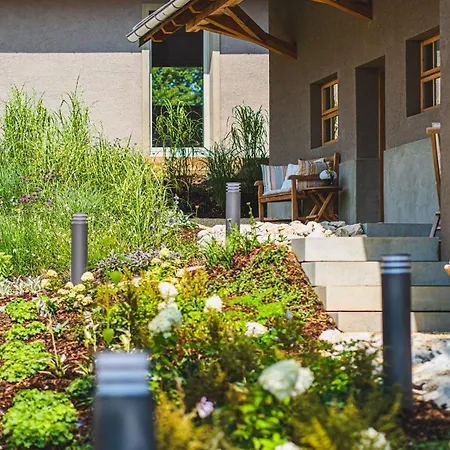 Premium Gardenguesthouse Mlinar With Pool & Sauna בית הארחה *