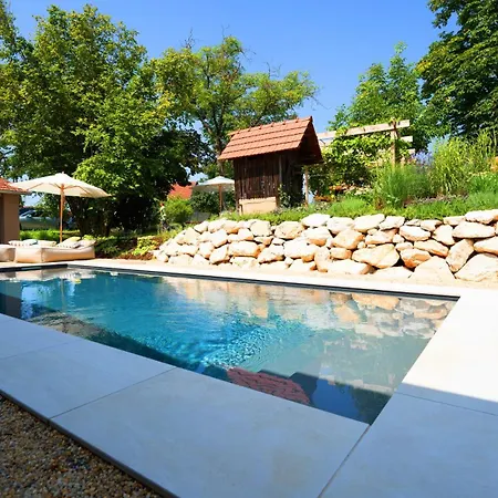 Gardenguesthouse Mlinar Guest house Fokovci